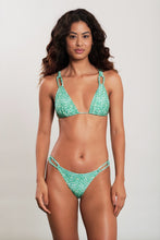 Carica l'immagine nel visualizzatore di Gallery, Model Front: Blueman Slip Bottom Reflexo Ubatuba