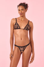 Carica l'immagine nel visualizzatore di Gallery, Model Front: Blueman Reggiseno Top Aina Dance