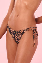 Carica l'immagine nel visualizzatore di Gallery, Gallery: Blueman Slip Bottom Aina Angel