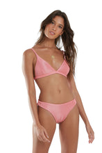 Carica l'immagine nel visualizzatore di Gallery, Model Front: Blueman Slip Bottom Angel Textura Shine Light