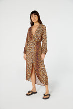 Carica l'immagine nel visualizzatore di Gallery, Model Front: Blueman Vestito Da Spiaggia Vestido Midi Manga Vivian Pintada