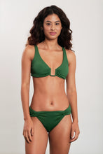 Carica l'immagine nel visualizzatore di Gallery, Model Front: Blueman Slip Bottom Green Panama