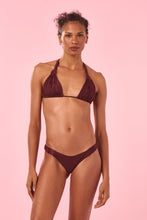 Carica l'immagine nel visualizzatore di Gallery, Model Front: Blueman Reggiseno Top Vinho Berlim