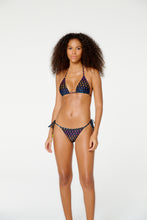 Carica l'immagine nel visualizzatore di Gallery, Model Front: Blueman Reggiseno Top Wave Delta Raios Degrade