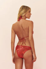Carica l'immagine nel visualizzatore di Gallery, Model Back: Blueman Slip Bottom Guara Cuba