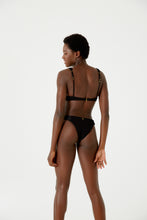 Carica l'immagine nel visualizzatore di Gallery, Model Back: Blueman Reggiseno Top Wavy Shine Preto