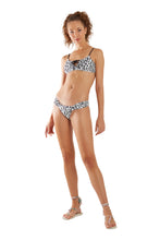 Carica l'immagine nel visualizzatore di Gallery, Model Front: Blueman Reggiseno Top Game Boreal Pantera