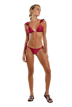 Carica l'immagine nel visualizzatore di Gallery, Model Front: Blueman Slip Bottom Babado Liso Rosa