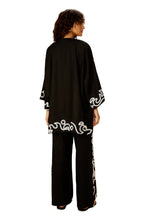 Carica l'immagine nel visualizzatore di Gallery, Model Back: Blueman Caftano / Copricostume Kimono Barrado Preto
