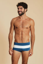Carica l'immagine nel visualizzatore di Gallery, Model Front: Blueman Sunga / Boxer Sunga Army Crepúsculo Bicolor Liso Azul