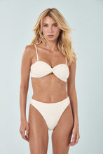 Carica l'immagine nel visualizzatore di Gallery, Model Front: Blueman Reggiseno Top Off-White-Lurex Latino