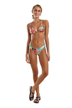 Carica l'immagine nel visualizzatore di Gallery, Model Front: Blueman Reggiseno Top Delta Flower Power