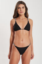 Carica l'immagine nel visualizzatore di Gallery, Model Front: Blueman Slip Bottom Preto Macrame-Ponto-Basico