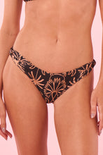 Carica l'immagine nel visualizzatore di Gallery, Gallery: Blueman Slip Bottom Aina Pacifico-Chic