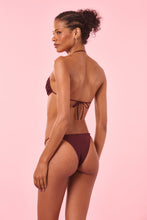 Carica l'immagine nel visualizzatore di Gallery, Model Back: Blueman Reggiseno Top Vinho Tahiti
