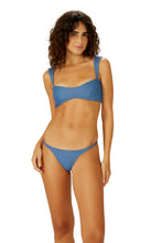 Carica l'immagine nel visualizzatore di Gallery, Model Front: Blueman Reggiseno Top Jeans Tour