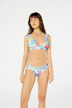 Carica l'immagine nel visualizzatore di Gallery, Model Front: Blueman Slip Bottom Sum New Pacifico 1972