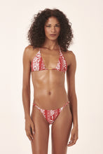 Carica l'immagine nel visualizzatore di Gallery, Model Front: Blueman Slip Bottom Barrado-Paraiso Rj