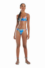 Carica l'immagine nel visualizzatore di Gallery, Model Front: Blueman Reggiseno Top Bikini Joy Recanto