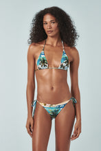Carica l'immagine nel visualizzatore di Gallery, Model Front: Blueman Reggiseno Top Havai-Rio Inside-Double