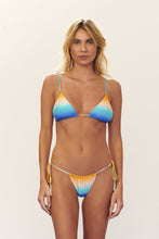 Carica l'immagine nel visualizzatore di Gallery, Model Front: Blueman Slip Bottom Degrade-Summer Bel