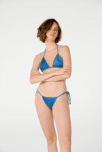 Carica l'immagine nel visualizzatore di Gallery, Model Front: Blueman Slip Bottom Vies Jeans