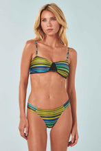 Carica l'immagine nel visualizzatore di Gallery, Model Front: Blueman Slip Bottom Pipeline New-Aquarios