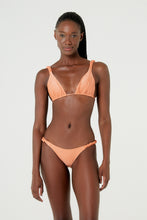 Carica l'immagine nel visualizzatore di Gallery, Model Front: Blueman Slip Bottom Malibu Laranja