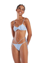Carica l'immagine nel visualizzatore di Gallery, Model Front: Blueman Slip Bottom Pepe Liso Azul