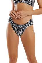 Carica l'immagine nel visualizzatore di Gallery, Gallery: Blueman Slip Bottom Safari New Pacifico Pantera Negra