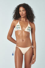 Carica l'immagine nel visualizzatore di Gallery, Model Front: Blueman Reggiseno Top Off-White Cortininha-Bordado