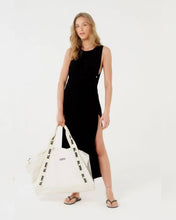 Carica l'immagine nel visualizzatore di Gallery, Model Front: Blueman Vestito Da Spiaggia Vestido Saida Cropped Liso Preto Mistica