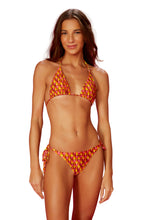 Carica l'immagine nel visualizzatore di Gallery, Model Front: Blueman Slip Bottom Ai-Meu-Coracao Nicole