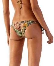 Carica l'immagine nel visualizzatore di Gallery, Model Back: Blueman Slip Bottom Angel Iceberg Gaya