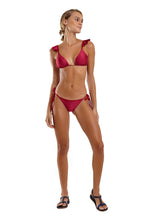 Carica l'immagine nel visualizzatore di Gallery, Model Front: Blueman Slip Bottom Babado Liso Rosa