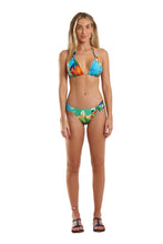 Carica l'immagine nel visualizzatore di Gallery, Model Front: Blueman Slip Bottom Caribe Maresia