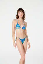 Carica l'immagine nel visualizzatore di Gallery, Model Front: Blueman Slip Bottom Coracao Indio