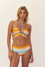 Carica l'immagine nel visualizzatore di Gallery, Model Front: Blueman Slip Bottom Degrade-Summer Fiji