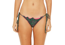 Carica l'immagine nel visualizzatore di Gallery, Model Front: Blueman Slip Bottom Mel Coqui