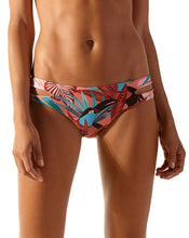 Carica l'immagine nel visualizzatore di Gallery, Model Front: Blueman Slip Bottom Riviera Palmar