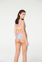 Carica l'immagine nel visualizzatore di Gallery, Model Back: Blueman Slip Bottom Ubatuba Rio Degrade Mentos