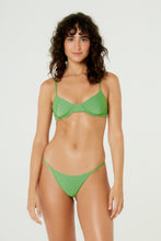 Carica l'immagine nel visualizzatore di Gallery, Model Front: Blueman Completo Pepe New Fox Verde