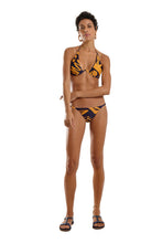 Carica l'immagine nel visualizzatore di Gallery, Model Front: Blueman Reggiseno Top Fox Bold Leafs