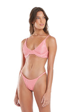 Carica l'immagine nel visualizzatore di Gallery, Model Front: Blueman Reggiseno Top Fox Textura Shine Light