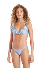Carica l'immagine nel visualizzatore di Gallery, Model Front: Blueman Reggiseno Top Hula Azul