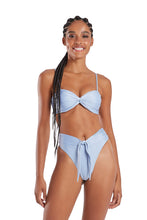 Carica l'immagine nel visualizzatore di Gallery, Model Front: Blueman Reggiseno Top Latino Color Azul