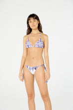 Carica l'immagine nel visualizzatore di Gallery, Model Front: Blueman Reggiseno Top Tahity Acaizeiro