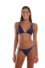 Carica l'immagine nel visualizzatore di Gallery, Model Front: Blueman Reggiseno Top Ubatuba Azul Marinho