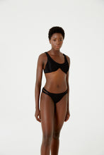 Carica l'immagine nel visualizzatore di Gallery, Model Front: Blueman Reggiseno Top Wavy Shine Preto