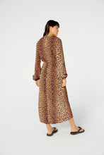 Carica l'immagine nel visualizzatore di Gallery, Model Back: Blueman Vestito Da Spiaggia Vestido Midi Manga Vivian Pintada